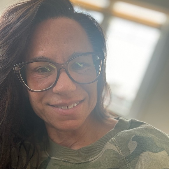 Meet your Posher, Elizabeth - Picture 1 of 1